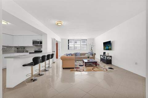 5825 Collins Ave 2E, Miami Beach FL - photo 8 of 56