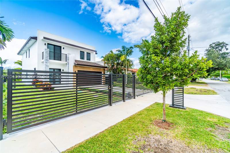 4 bedroom SingleFamilyResidence at 6535 SW 26th St, Coral Way Center Amd, Miami — photo 2