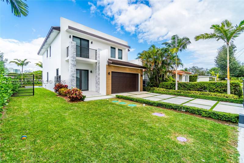 4 bedroom SingleFamilyResidence at 6535 SW 26th St, Coral Way Center Amd, Miami — photo 3