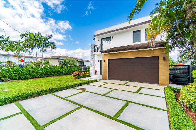 4 bedroom SingleFamilyResidence at 6535 SW 26th St, Coral Way Center Amd, Miami — photo 4