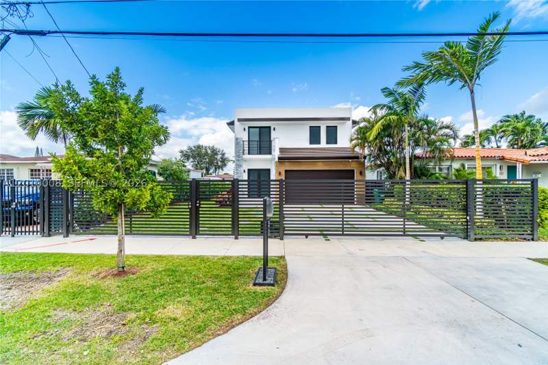 4 bedroom SingleFamilyResidence at 6535 SW 26th St, Coral Way Center Amd, Miami — photo 5