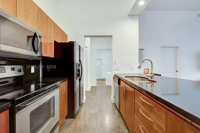 2 bedroom Condominium at 1200 Brickell Bay Dr 1404, The Club At Brickell Bay, Miami — photo 2