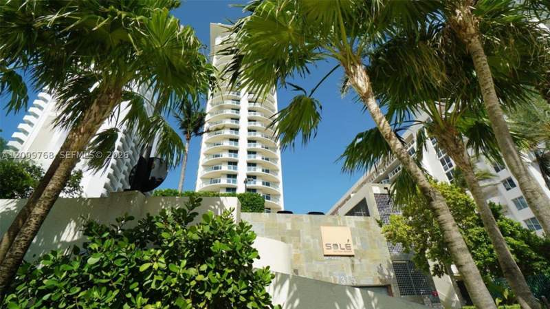 2 bedroom Condominium at 17315 Collins Ave 702, Sole Condo, Sunny Isles Beach — photo 2