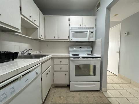 2899 Collins Ave 1040, Miami Beach FL - photo 7 of 22