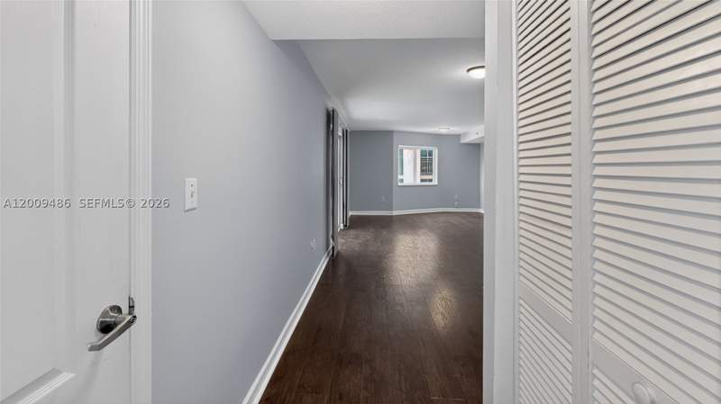 1 bedroom Condominium at 280 SW 20th Rd 904, Marquis I Of Coral Way Co, Miami — photo 2