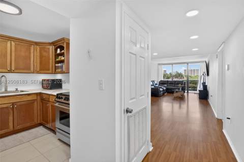 3675 N Country Club Dr 410, Aventura FL - photo 10 of 48