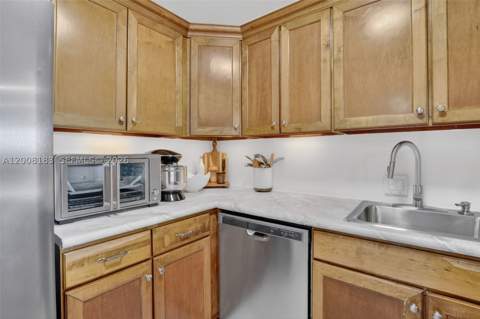 3675 N Country Club Dr 410, Aventura FL - photo 13 of 48