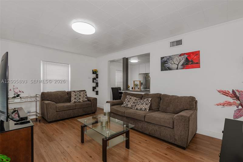3 bedroom SingleFamilyResidence at 367 E 46th St, Flamingo Estates, Hialeah — photo 3