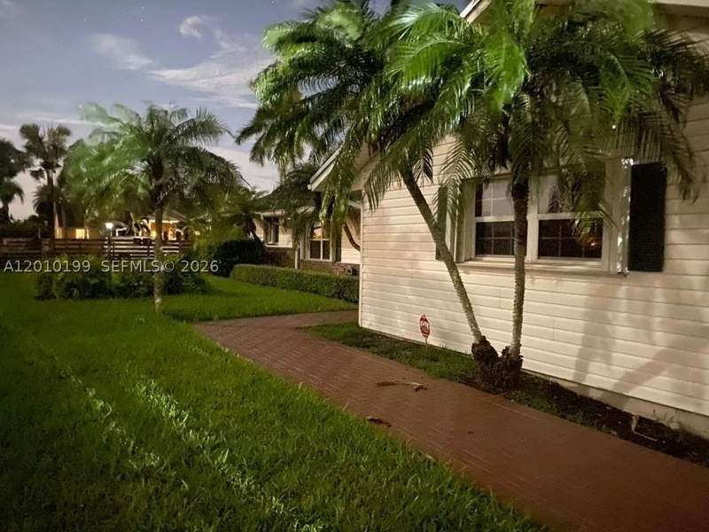 5 bedroom SingleFamilyResidence at 29490 SW 193 Ave, Biscado Ests Sec 1, Homestead — photo 4