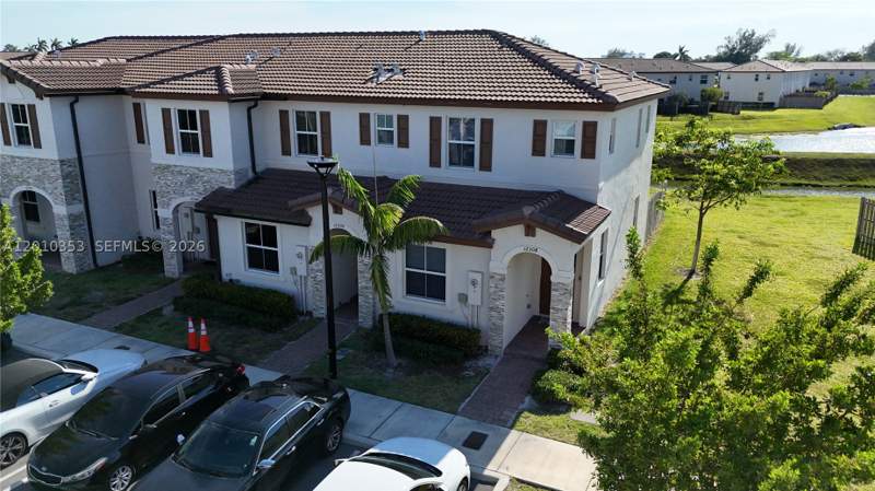 3 bedroom Townhouse at 12308 NW 23rd Ct 12308, Golf Park Sec 1, Miami — photo 4