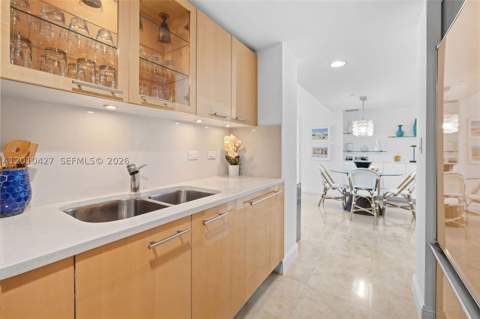 6801 Collins Ave 1215, Miami Beach FL - photo 16 of 34