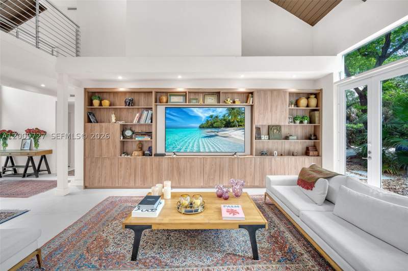 4 bedroom SingleFamilyResidence at 1933 S Oak Haven Cir, Oak Haven Sec 2, Miami — photo 2