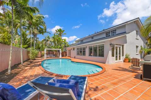 8900 SW 159th Ter, Palmetto Bay FL - photo 14 of 16