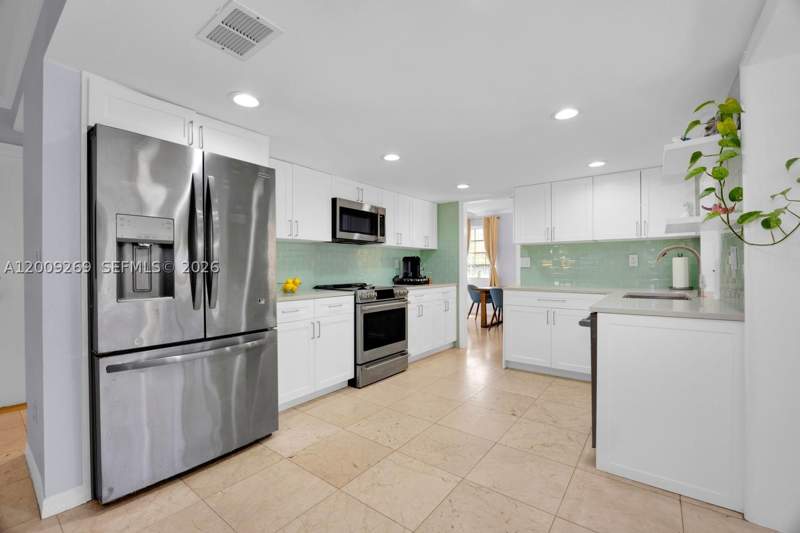4 bedroom SingleFamilyResidence at 8900 SW 159th Ter, Be-Car Sub, Palmetto Bay — photo 5