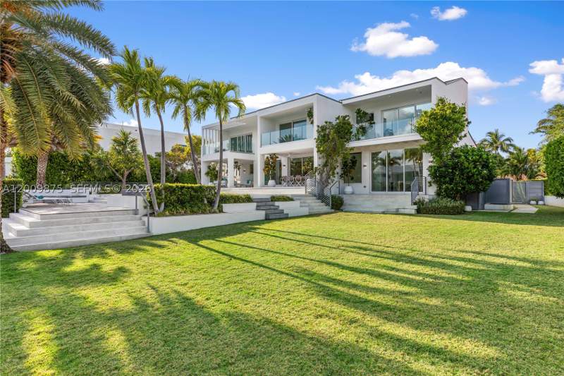 6 bedroom SingleFamilyResidence at 120 Knollwood Dr, Cape Fla Sub Sec 2, Key Biscayne — photo 3