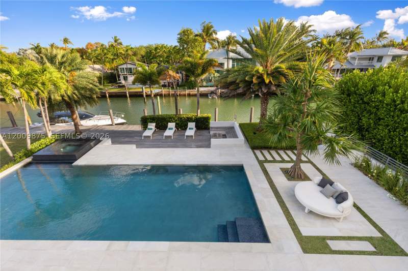 6 bedroom SingleFamilyResidence at 120 Knollwood Dr, Cape Fla Sub Sec 2, Key Biscayne — photo 4
