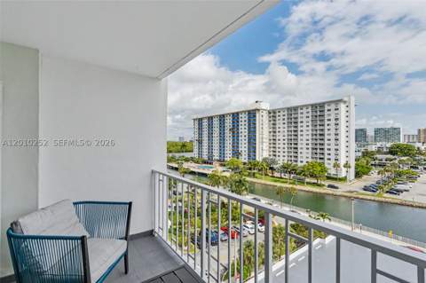 500 Bayview Dr 727, Sunny Isles Beach FL - photo 13 of 43