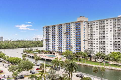 500 Bayview Dr 727, Sunny Isles Beach FL - photo 21 of 43
