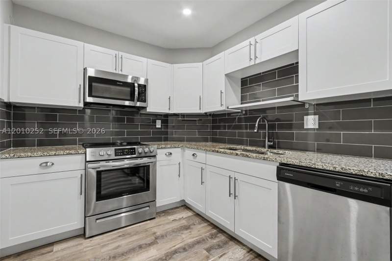 1 bedroom Condominium at 500 Bayview Dr 727, Arlen House West Condo, Sunny Isles Beach — photo 4