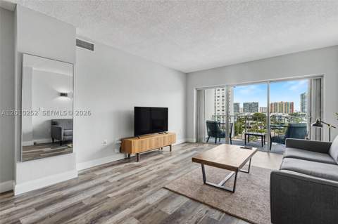 500 Bayview Dr 727, Sunny Isles Beach FL - photo 8 of 43