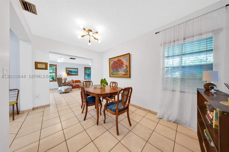 3 bedroom SingleFamilyResidence at 7250 SW 34th St Rd, Central Miami Part 6, Miami — photo 3