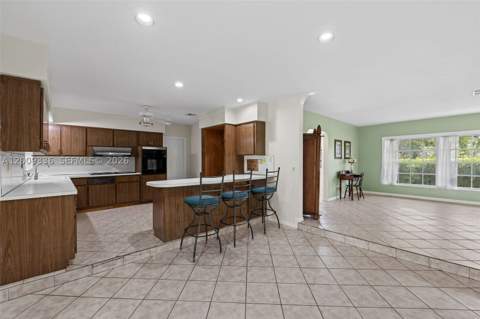 13730 SW 75th Ave, Palmetto Bay FL - photo 12 of 35
