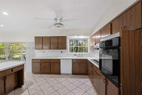 13730 SW 75th Ave, Palmetto Bay FL - photo 14 of 35