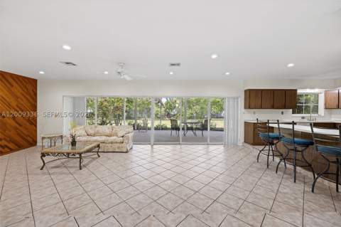 13730 SW 75th Ave, Palmetto Bay FL - photo 6 of 35
