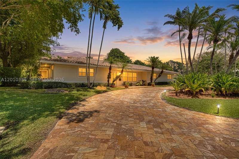 5 bedroom SingleFamilyResidence at 7175 SW 117th Ter, Reg-Al Park Estates, Pinecrest — photo 2