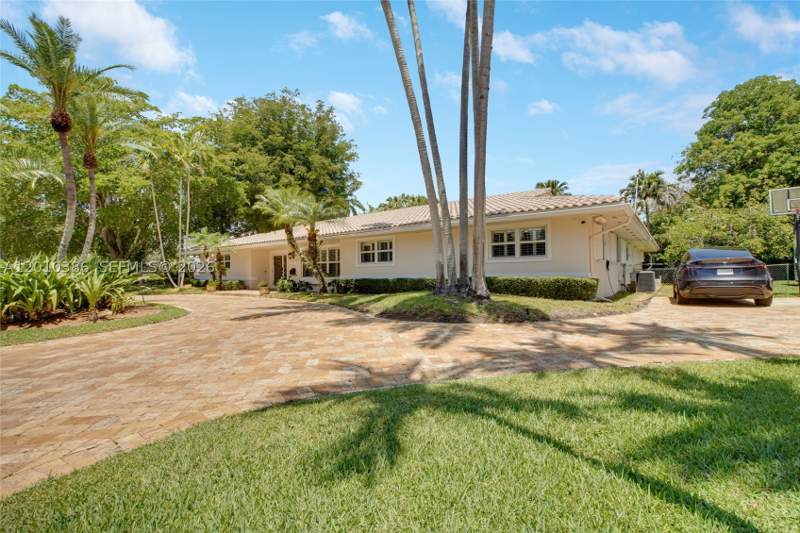 5 bedroom SingleFamilyResidence at 7175 SW 117th Ter, Reg-Al Park Estates, Pinecrest — photo 4