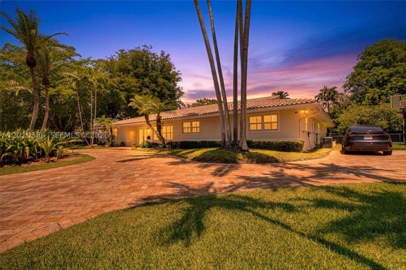 5 bedroom SingleFamilyResidence at 7175 SW 117th Ter, Reg-Al Park Estates, Pinecrest — photo 5