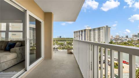 300 Bayview Dr 605, Sunny Isles Beach FL - photo 20 of 50