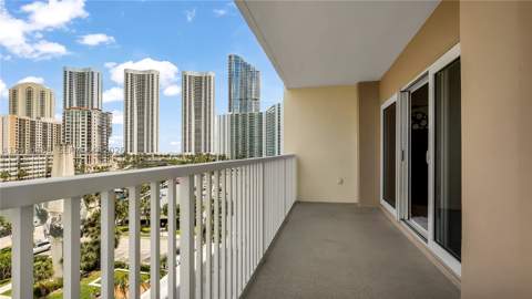 300 Bayview Dr 605, Sunny Isles Beach FL - photo 21 of 50