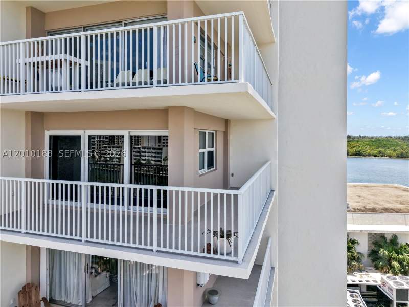 2 bedroom Condominium at 300 Bayview Dr 605, Arlen House Condo, Sunny Isles Beach — photo 5