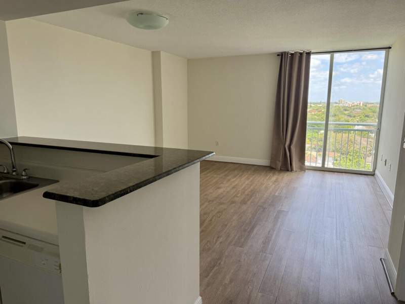 1 bedroom Condominium at 3000 Coral Way 1007, The Aston Condo, Miami — photo 2
