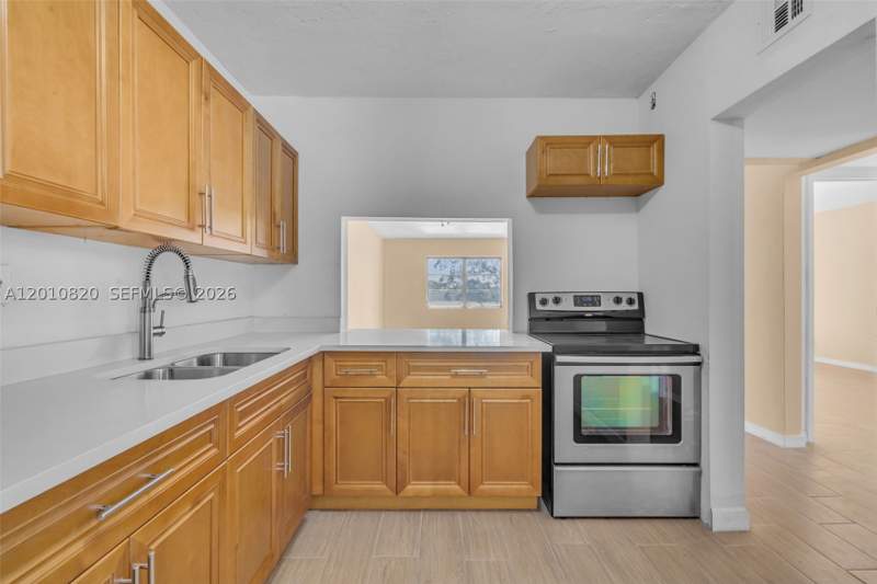 1 bedroom Condominium at 18900 NE 3rd Ct 520, Star Lakes Estates No 5 C, Miami — photo 2