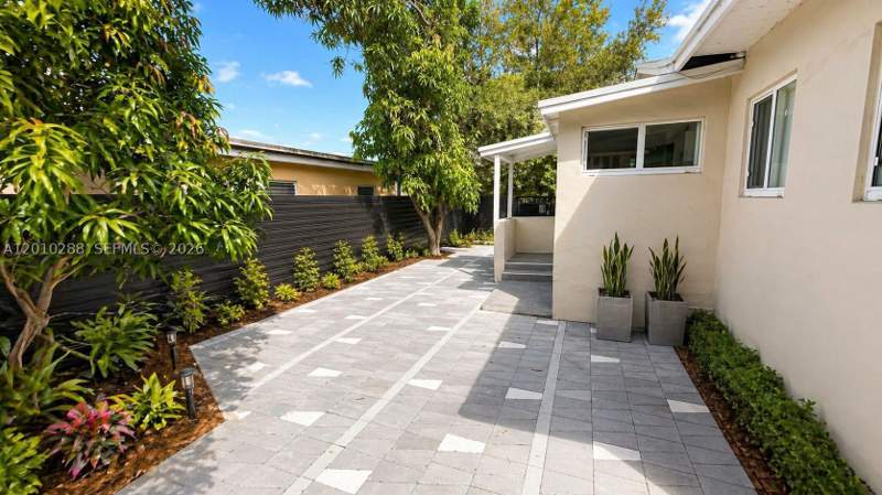 3 bedroom SingleFamilyResidence at 135 NW 68th St, Peters Addn To Pramar Sub, Miami — photo 2