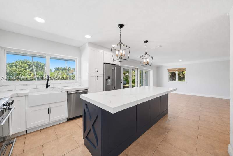 4 bedroom SingleFamilyResidence at 9331 SW 104th Ct, Kendale Sec 1, Miami — photo 2