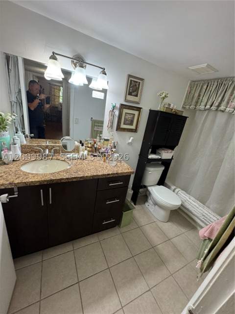 8225 Lake Dr 404, Doral FL - photo 15 of 35