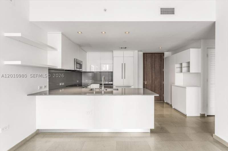 3 bedroom Condominium at 68 SE 6th St 2304, Reach Condo, Miami — photo 3