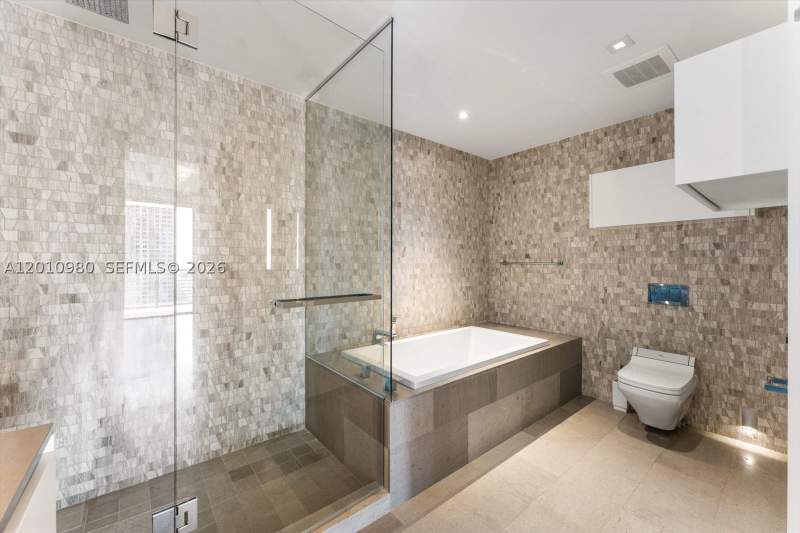 3 bedroom Condominium at 68 SE 6th St 2304, Reach Condo, Miami — photo 5