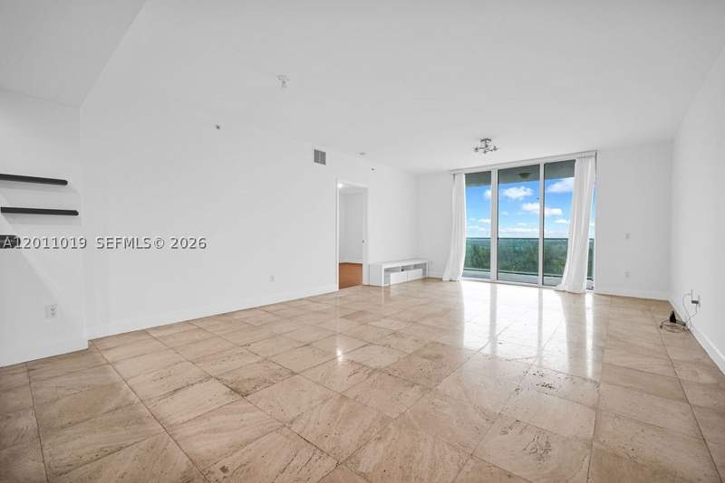 2 bedroom Condominium at 15051 Royal Oaks Ln 1605, The Oaks I Condo, North Miami — photo 4