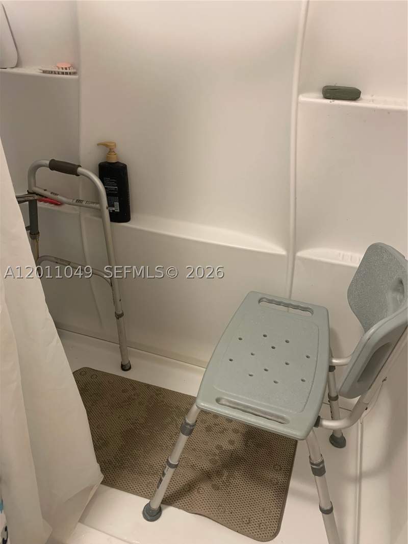 4 bedroom MobileHome at 1495 SW 131st Ave, University Lakes, Miami — photo 5
