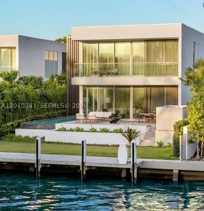 4 bedroom Villa at 1081 W 48th St N01, 4701 NORTH MERIDIAN CONDO, Miami Beach — photo 1
