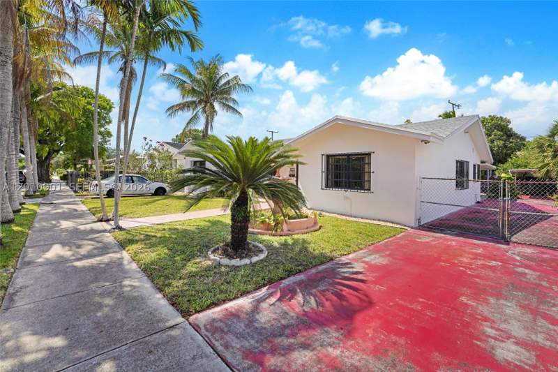 4 bedroom SingleFamilyResidence at 1735 SW 15th St, Marlborough, Miami — photo 3