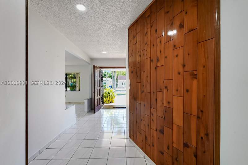4 bedroom SingleFamilyResidence at 1735 SW 15th St, Marlborough, Miami — photo 4