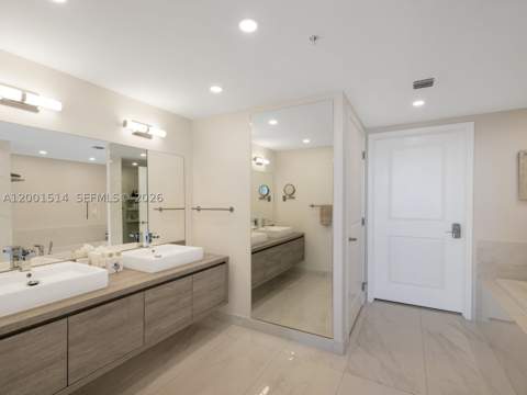 400 Sunny Isles Blvd 1416, Sunny Isles Beach FL - photo 15 of 33