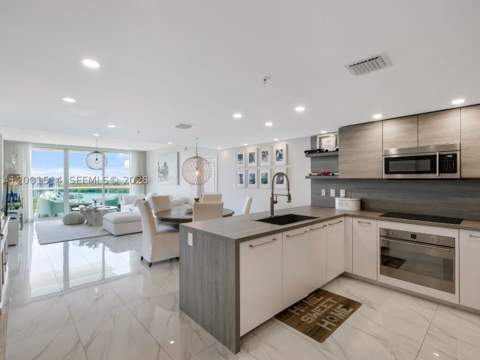 400 Sunny Isles Blvd 1416, Sunny Isles Beach FL - photo 9 of 33