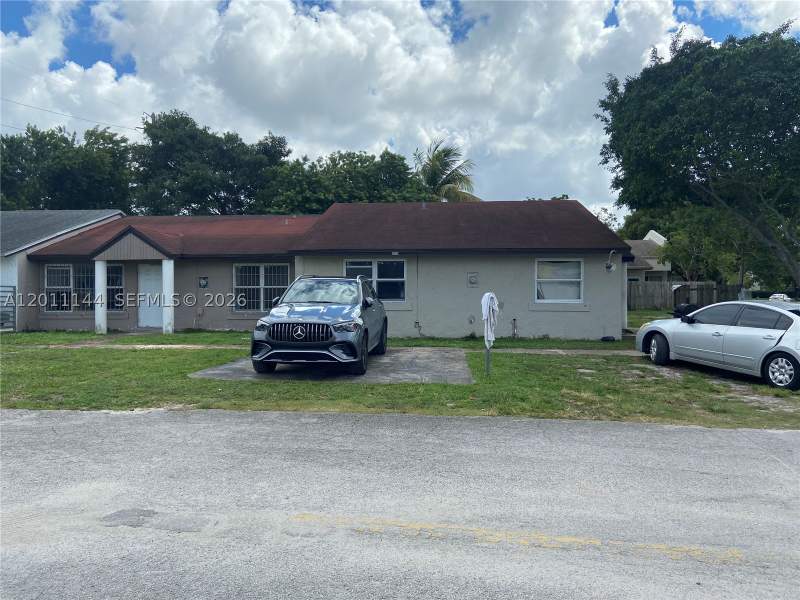 4 bedroom Townhouse at 3956 NW 182nd Ln, Del Prado Gardens Sec 3, Miami Gardens — photo 2