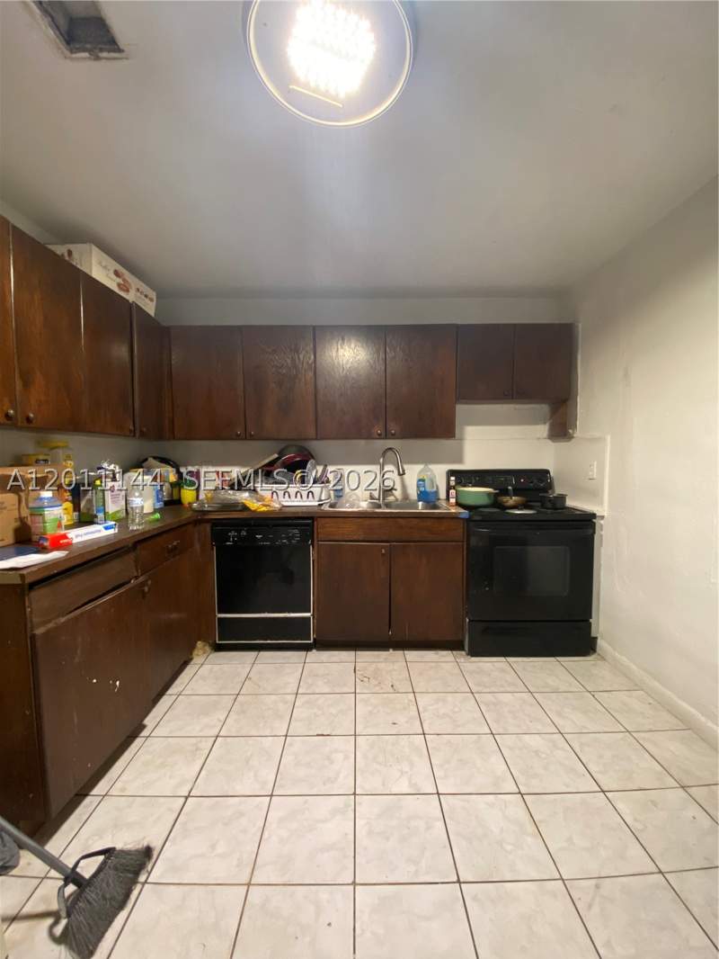 4 bedroom Townhouse at 3956 NW 182nd Ln, Del Prado Gardens Sec 3, Miami Gardens — photo 3